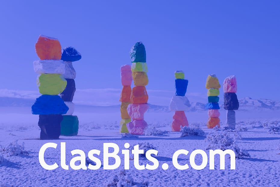 ClasBits.com texto en una foto del desierto con las Seven Magic Mountains
